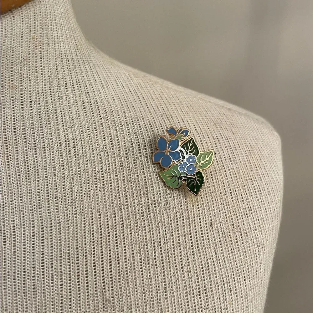 Vintage Hallmark Cards Inc. Forget - Me - Not Flower Enamel Cloisonné Pin Brooch